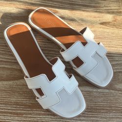 Stylish White Sandals / Slides (Size US 7)