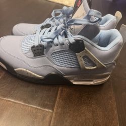 Jordan 4 Retro “University Blue”
