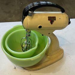 Vintage Jadite Sunbeam Stand Mixer (Uranium Glass)