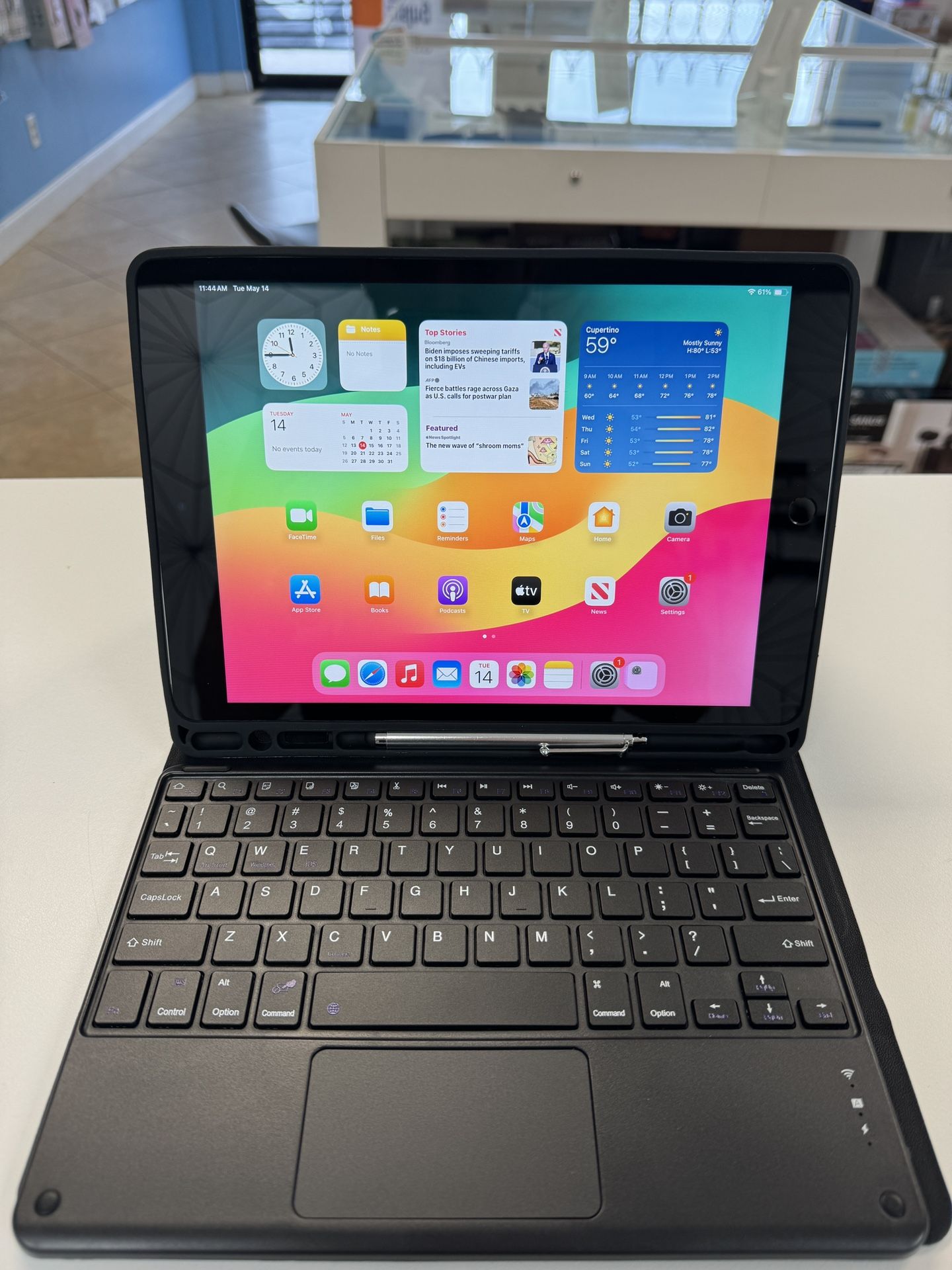 iPad 9th Gen With Keyboard 