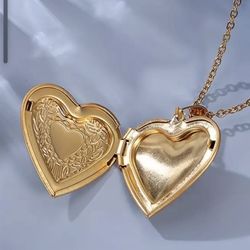 Beautiful Brand New Elegant Titanium Steel Flower Pattern Photo Frame Locket Pendant Necklace 