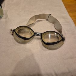 Vintage World War II "Skyway" FISCHER ~U.S. Military PILOT FLYING GOGGLES~

Red Baron Antiques (