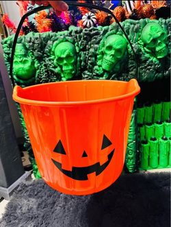 New Halloween pumpkin 🎃 bucket 3 available $10 each “27ave and Glendale “