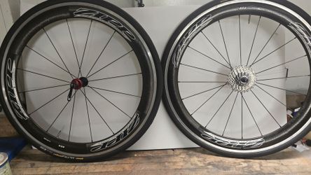 Zipp 404 Carbon Clincher Wheelset – 700c – Tires + Cassette Included