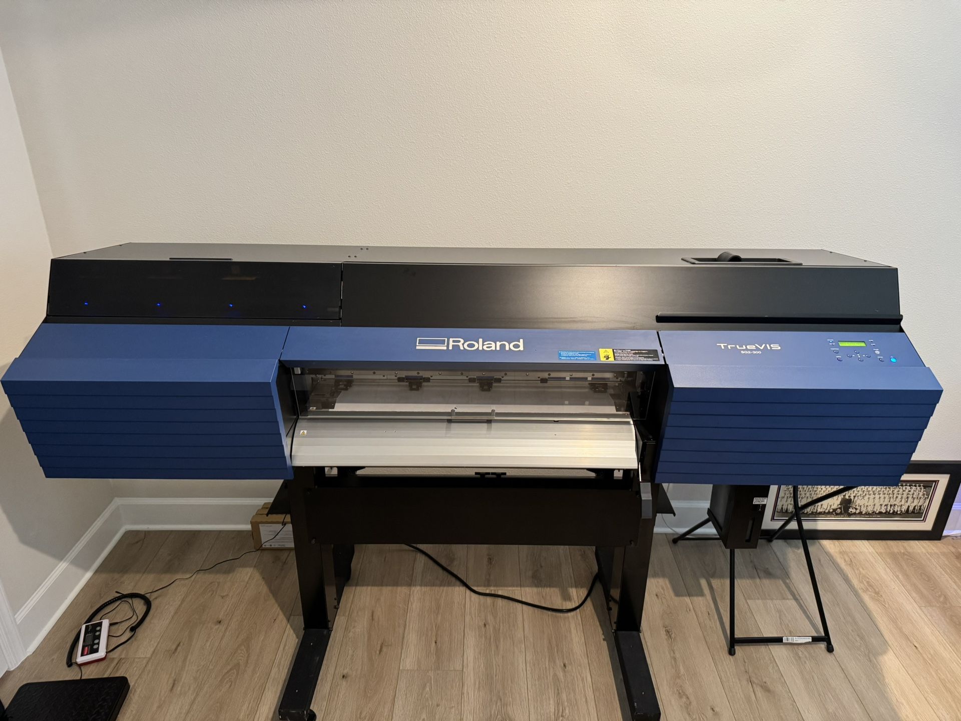 ROLAND TrueVIS SG2-300 Full Color Printer/cutter