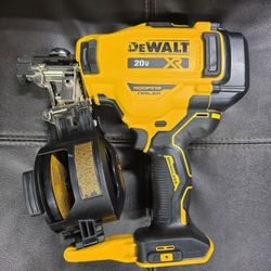 Dewalt 20v MAX XR 15 Degree Roofing Nailer with 5Ah Battery & Charger