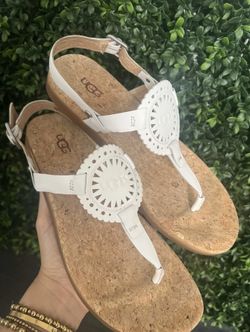 UGG Ayden II Women’s Sandals Size 7.5 Leather T-Strap NWOT