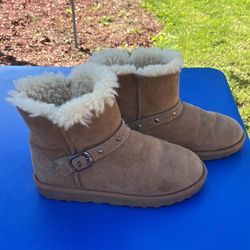 Girls winter boots size 2
