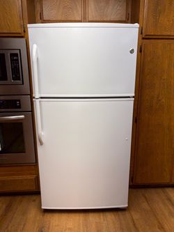 White Top-Freezer Refrigerator