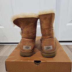 UGG Bailey Button size 5 - chestnut / brown color