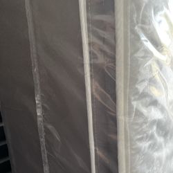 New King Size Mattress And Box Spring. Delivery Is Available 