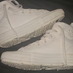 CONVERSE- HIGHTOPS- ALL WHITE