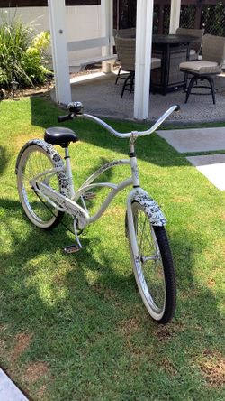 Ladies Beach Cruiser, Rare and Unique Color Pattern, Hawaiian / Floral Fat Fender bike, Adult Size 26”, Smooth Rider, Extended Frame for Adult Riders,