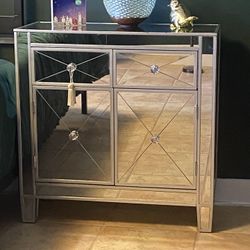 Hollywood Glam!!! Gorgeous Nightstands