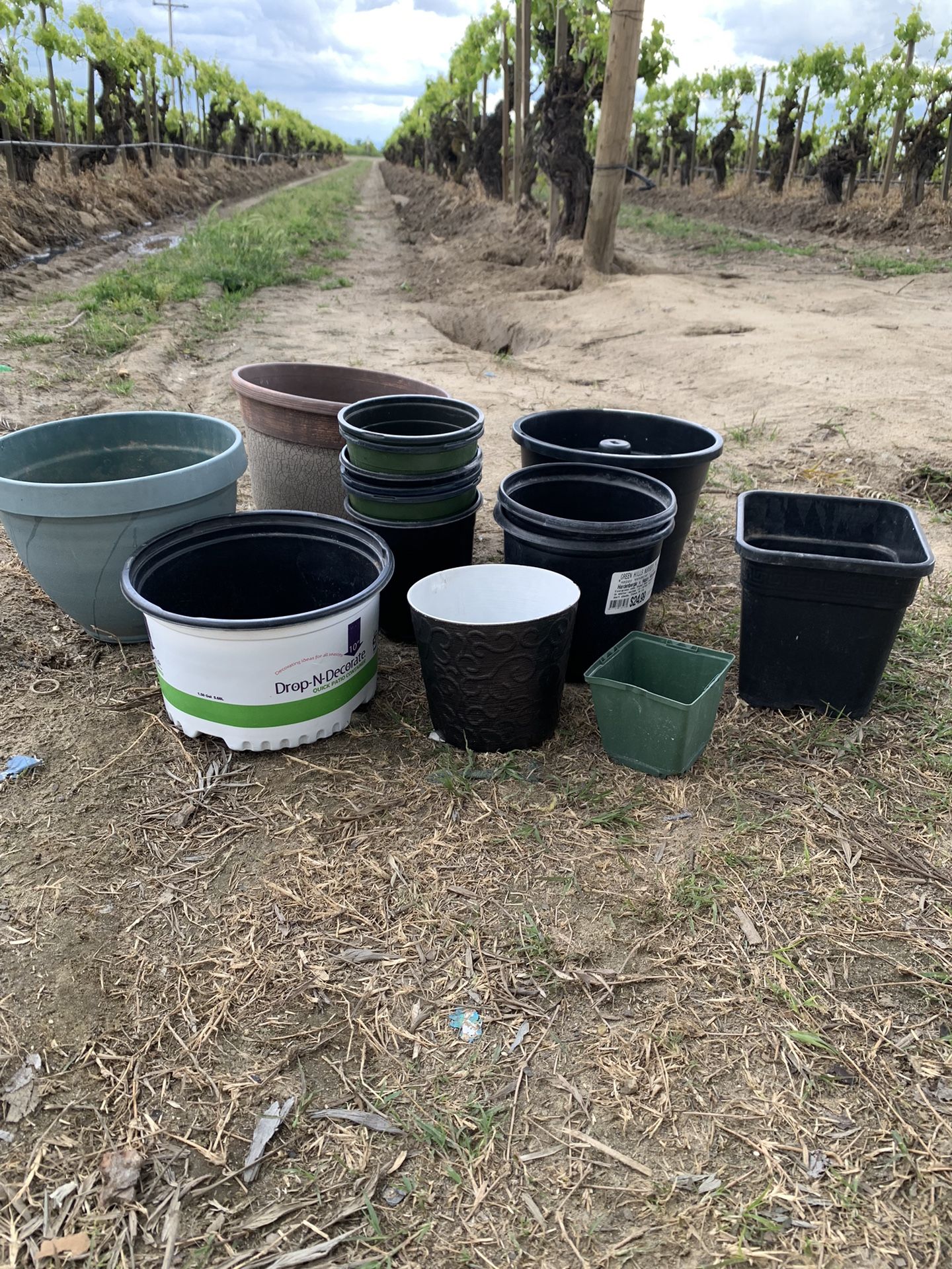 plastic flower pots different sizes