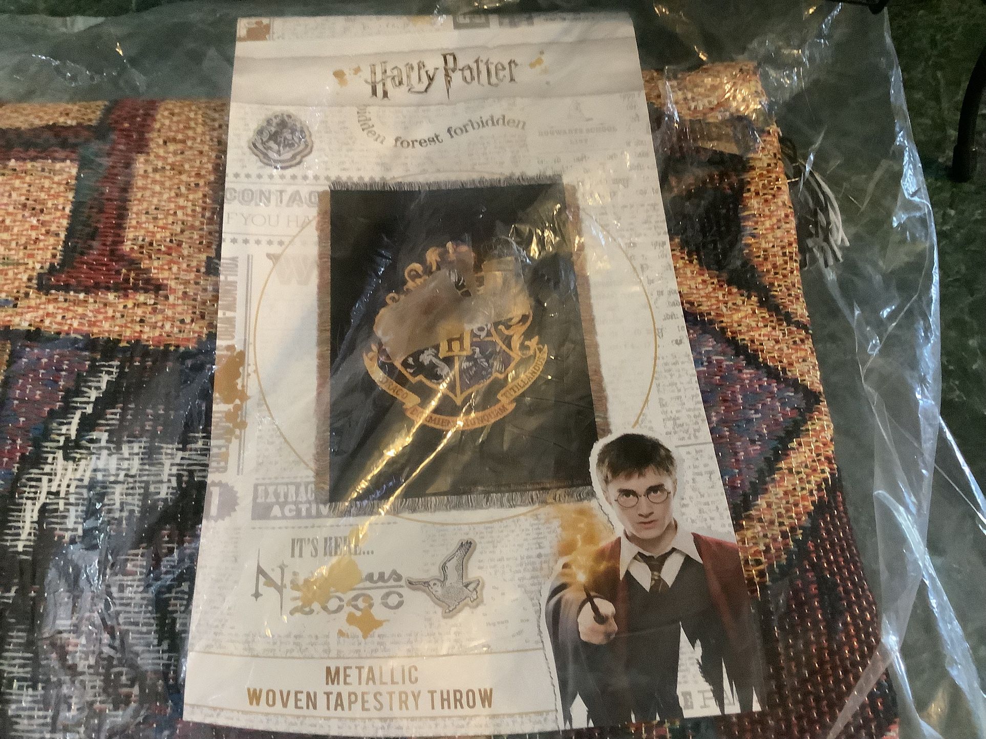 Harry Potter Hogwarts Crest Metallic Woven Tapestry Throw Blanket 48" x 60" New in original package 100% Polyster, Plainfield, Illinois