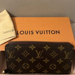 Authentic Louis Vuitton Zippy Wallet 