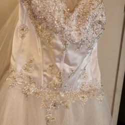 Size 18/20 Bridal Gown New