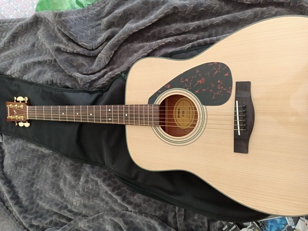 Yamaha Acoustic Guitar