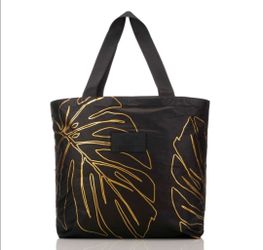 NWOT - Aloha Collection Lānai Day Tripper - Gold on Black - Sold Out
