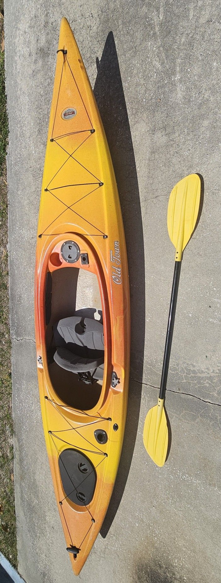 12ft Old Town Dirigo Kayak With Paddle