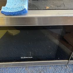 Emerson Microwave Oven 