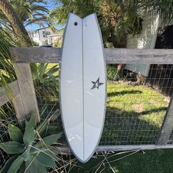 5'6" Shortboard Surfboard 