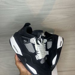 Jordan 4 White Thunder 