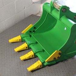 Mini Excavator Caterpillar CAT 304 GP Bucket 24 Inches Width.