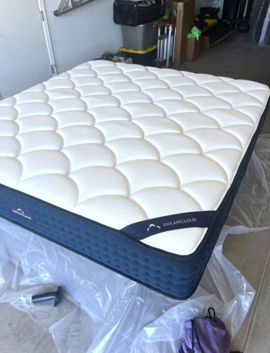 Newer King DreamCloud Hybrid Premier 14" Mattress with Boxsprings or Metal Platform Bed Frame
