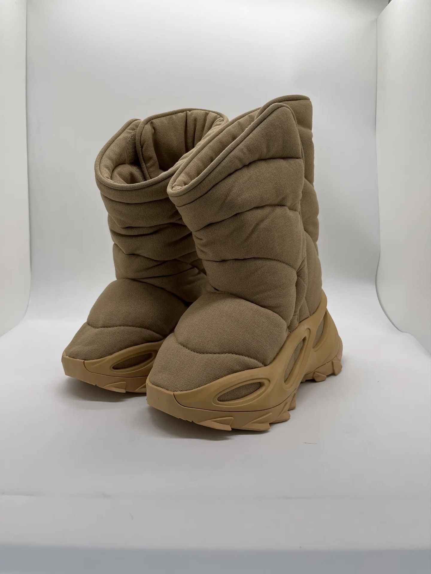 Adidas Yeezy NTSLD Puffer Boots     size 10
