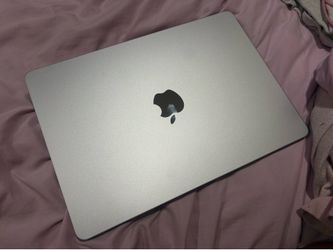 MacBook Air (2024) 13-inch - Apple M3 8-core and 8-core GPU - 8GB RAM - SSD 256GB - Excellent