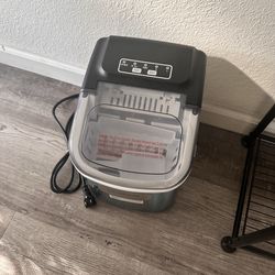 Ice maker Frigidaire