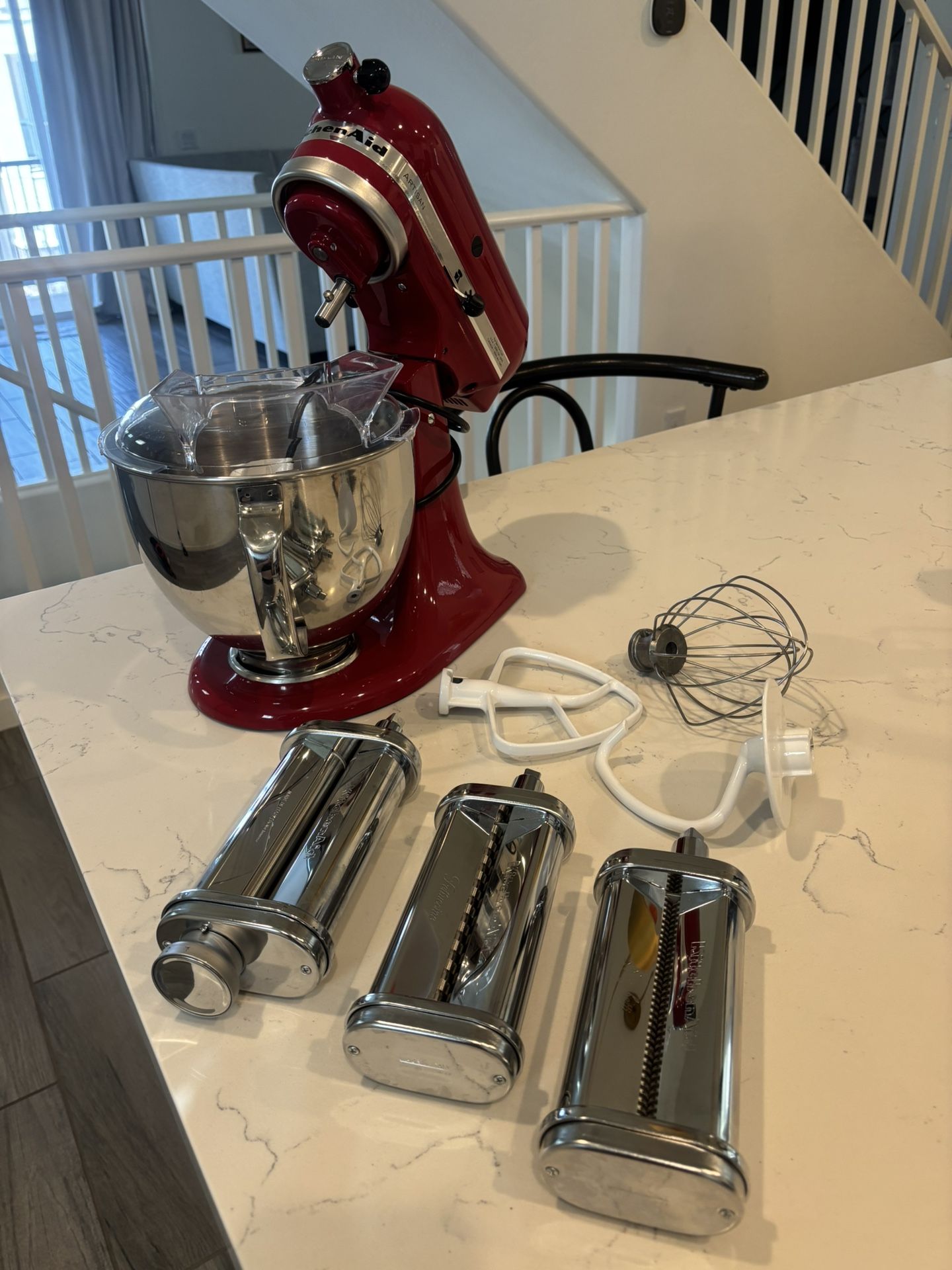 Kitchenaid stand mixer + sifter and scale + 3 piece pasta roller and cutter attachments