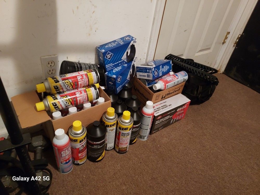Brake cleaner, PB Blaster, Brake fluid, gloves