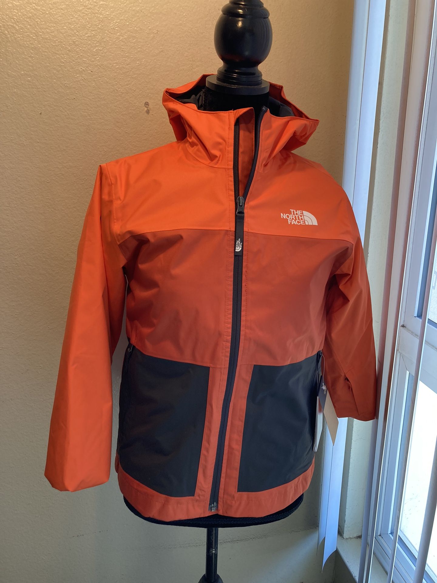 Boys north face double jacket New Med 10/12