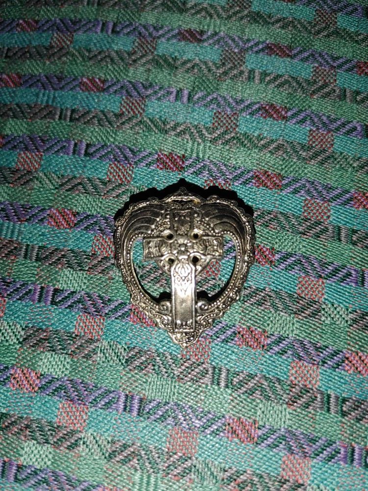 Celtic Silver Heart Pin. Very Pretty