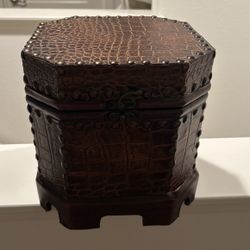 Renaissance Castle Box. 