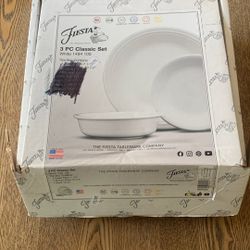 Fiesta. 3 PC Classic Set White New