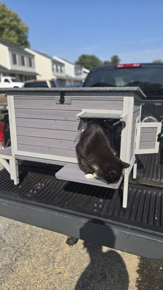 Cat Or Small Dog House Insulated