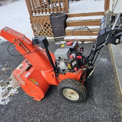 Ariens Gas Snowblower.. Deluxe 28... Great Condition.. 