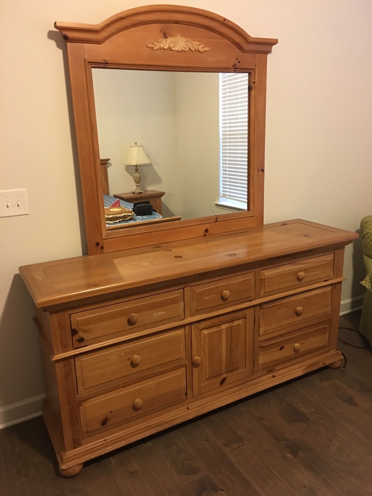 Broyhill Fontana Bedroom Set