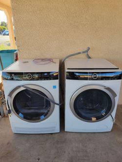Compact Washer & dryer (Nearly new)