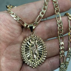 14k gold plated Figaro necklace and pendant 💥💥