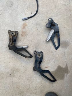 Suzuki drz 400 sm rear passenger pegs