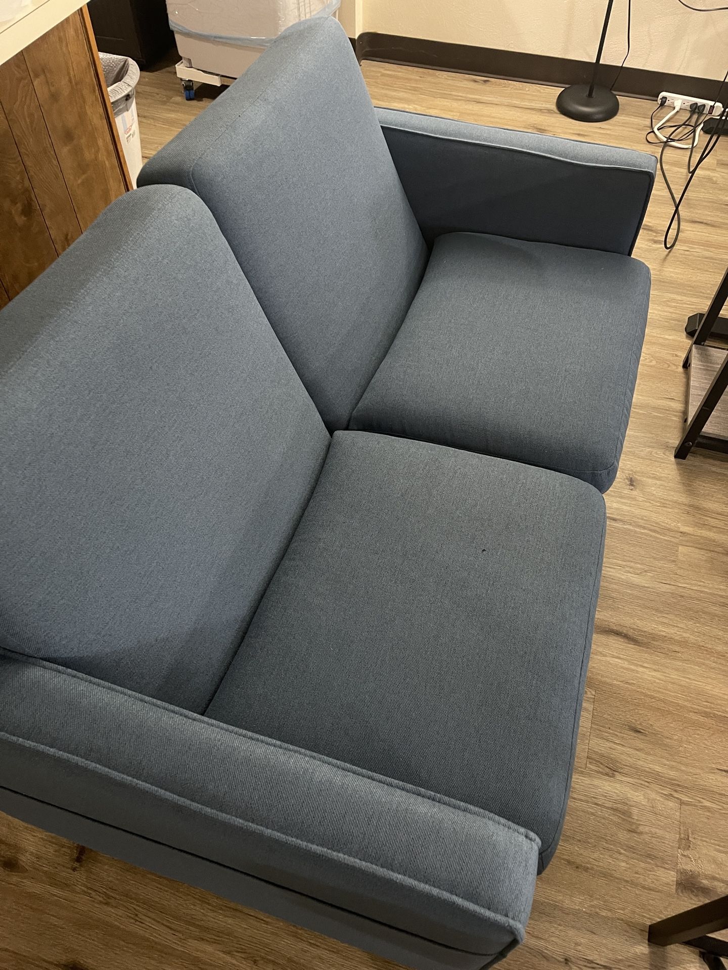 Moving sale: sofa in excellent condition; need to be picked up by Saturday