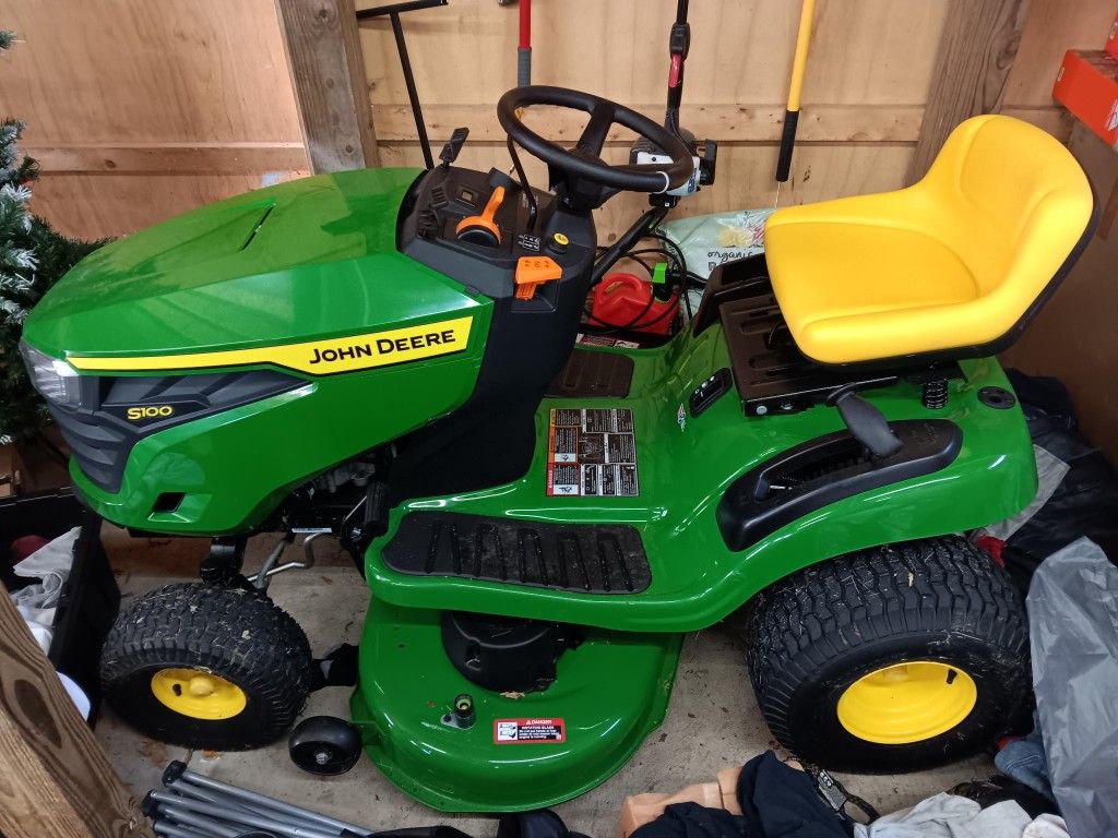 John Deere S100