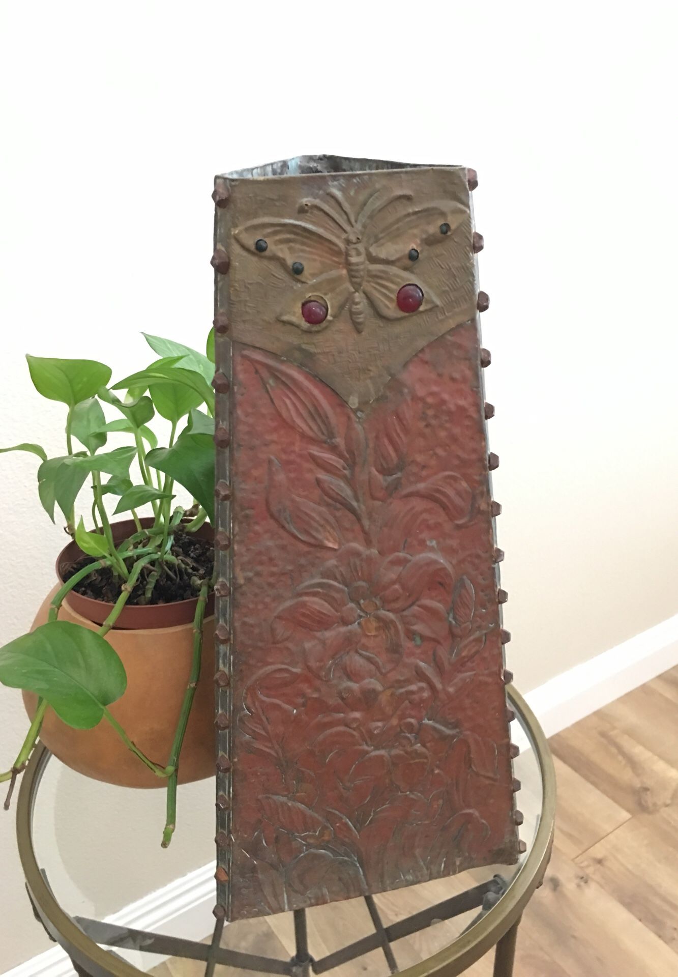 ANTIQUE STAMPED BUTTERFLY VASE Collectibles & Art