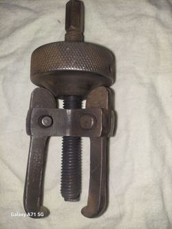 Plumb  bearing  puller
