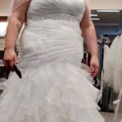 BRAND NEW WEDDING DRESS 